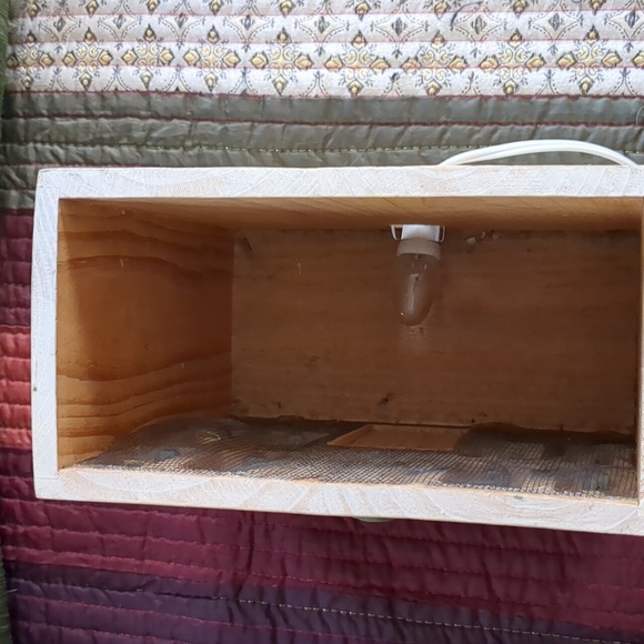 Primitive wooden Saltbox House electric lighted night light in working condition - Picture 11 of 11